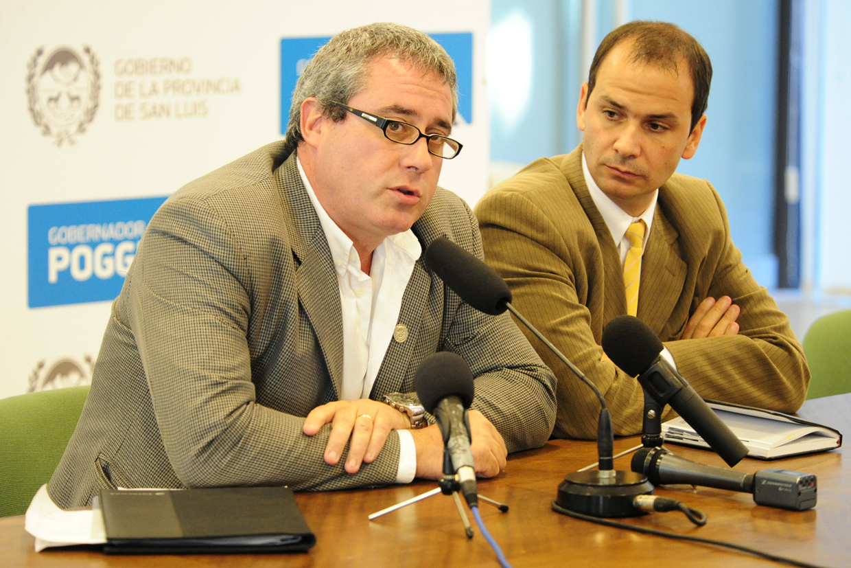 El ministro de Inclusión Social, Federico Tula Barale, acompañado de su par de Seguridad, Martín Olivero.  