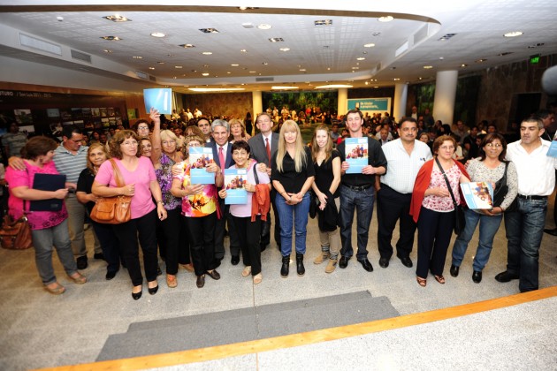 Se hizo entrega de 84 escrituras y 40 readjudicaciones.