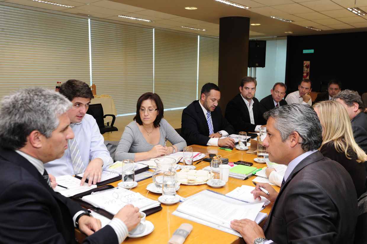 La habitual reunión de los lunes se realizó a las 14:00 en la Torre I de Terrazas del Portezuelo