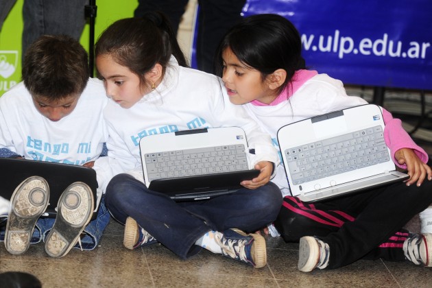 Los alumnos de la escuela de la Escuela Nº139  “Bartolomé Mitre”  recibieron sus netbooks.