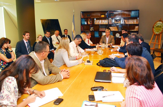 La ministra de Deportes, Adelaida Muñiz, se reunió con el gobernador para ultimar detalles del manual de postulación de La Punta.