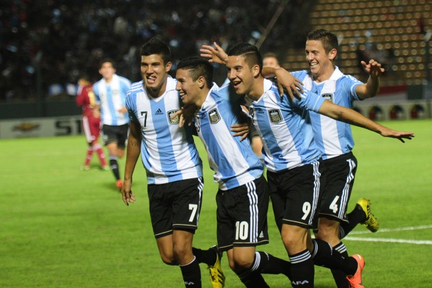 Abrazo de gloria: Argentina fue más que Venezuela en el partido