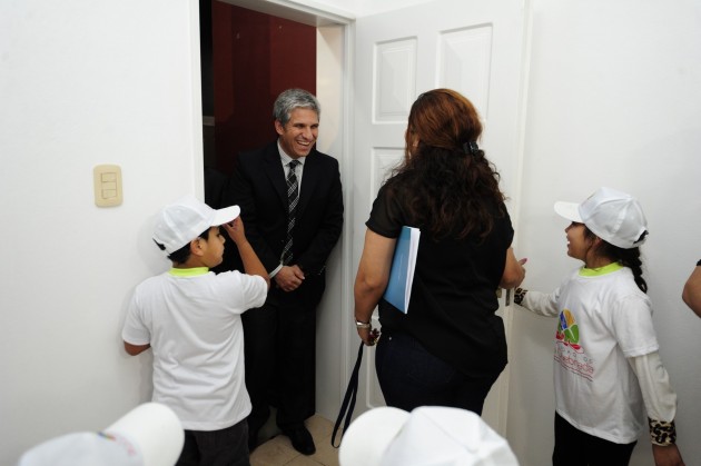 Poggi visitó a cada uno de los hogares.