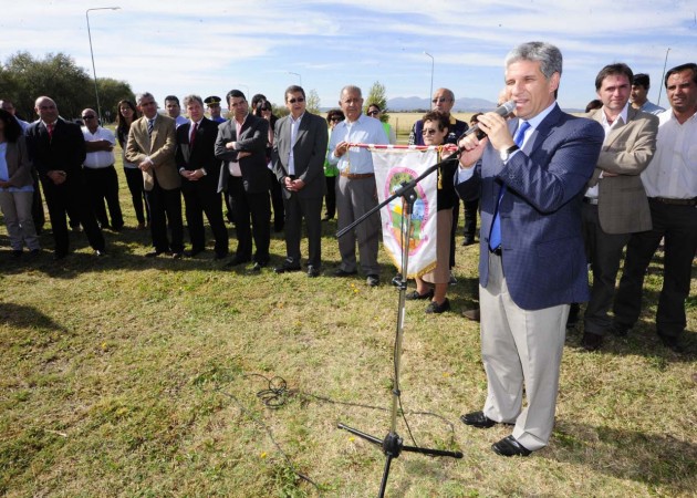 Poggi anunció la construcción de 45 nuevas cuadras de pavimento 