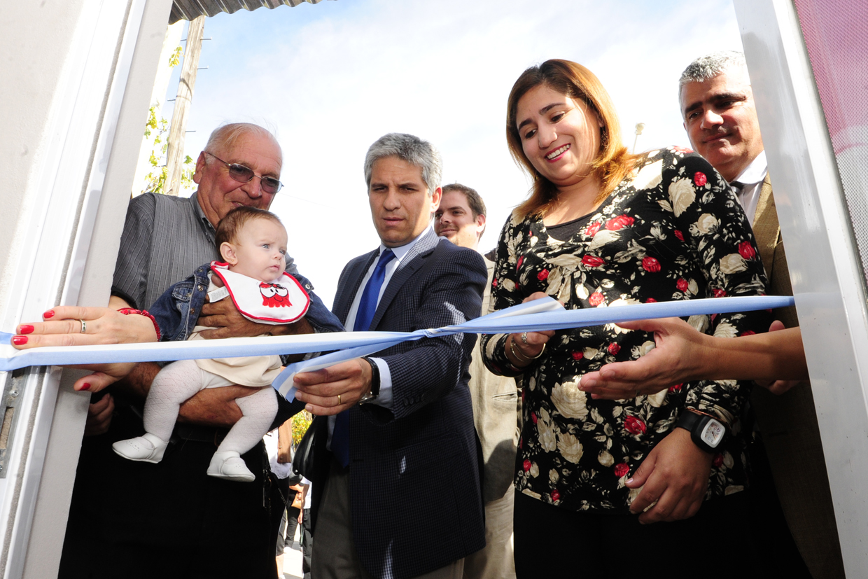 Poggi inauguró una nueva empresa en La Toma