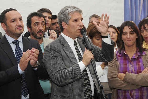 El gobernador de la provincia, CPN Claudio Poggi, anunció que se demolerá y luego se pondrá en valor todo el predio de una casona antigua