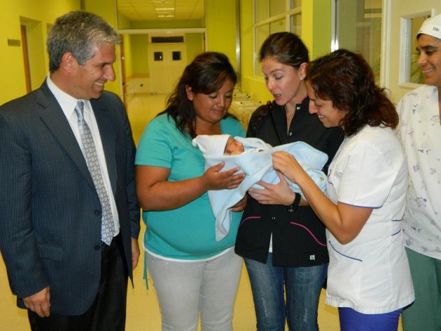 El gobernador, Claudio Poggi, realizó esta tarde la visita para conocer su estado de salud y dialogar con el personal que lo atiende.