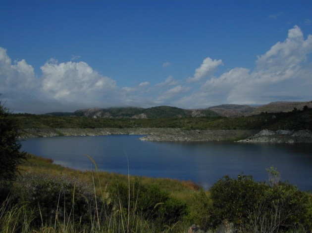 La cota es el punto de referencia que se utiliza para medir los niveles de embalse de los diques.