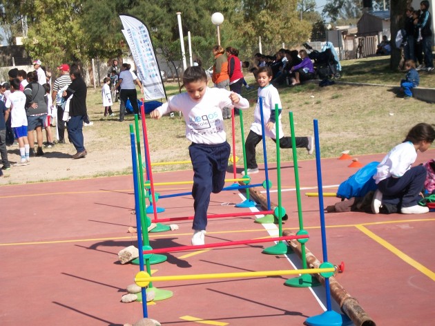 Encuentro de deporte recreativo en Alto Pencoso