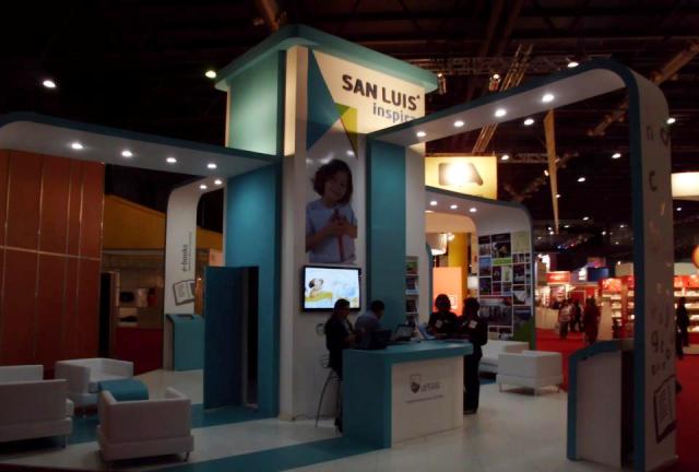 El stand de San Luis en la Feria del Libro alberga a cientos de turistas y avezados lectores