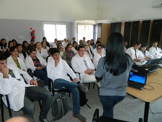 La actividad es dictada por los alumnos de primer año de la carrera de Medicina de la Universidad Católica de Cuyo.