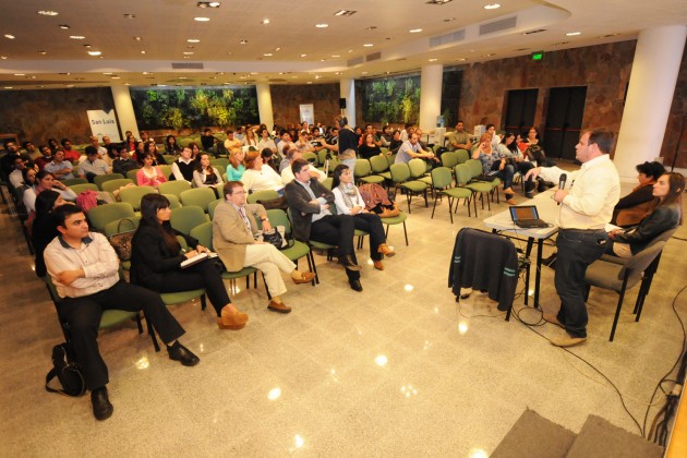 Esta tarde en el salón Blanco de Terrazas del Portezuelo se realizó la tercera reunión de guías del programa Nuevas Empresas de Jóvenes Sanluiseños.