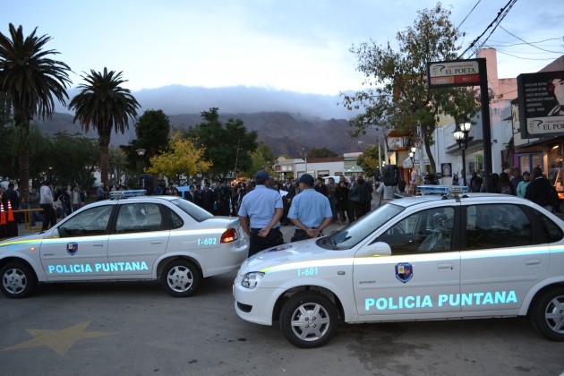 El Gobierno Provincial entregó móviles policiales para Merlo y Santa Rosa de Conlara.
