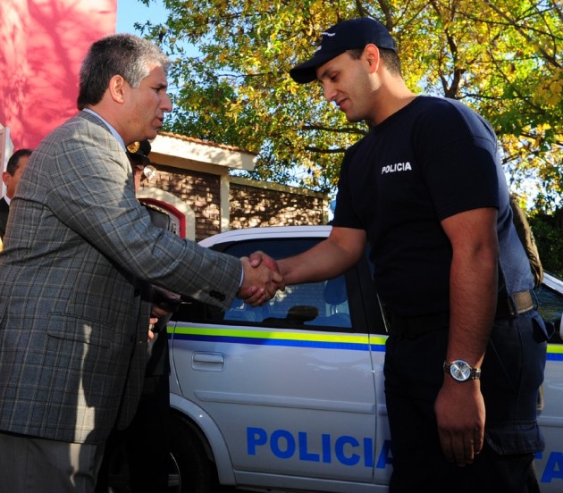Claudio Poggi entregó móvil Policial a la Comisaría 18 de Justo Daract.