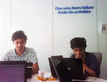 "Aquel que teme al fracaso limita sus actividades". Los chicos de TheClabs-ULP programaron durante 24 horas.