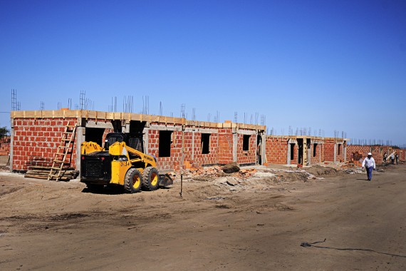 Las nuevas viviendas Progreso y Sueños se edifican en la margen oeste de la Ruta Provincial N° 3.