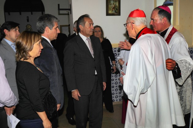 Previo a la procesión el Cardenal Karlic compartió una charla amena con el Gobernador Poggi, el Senador Nacional Adolfo Rodríguez Saá y el Obispo Pedro Miranda.