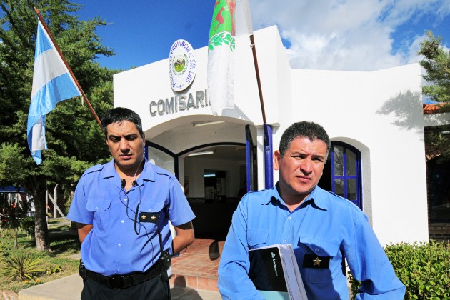 El jefe del operativo, Comisario Inspector, Ariel Funes y el jefe de la Comisaría de Villa de la Quebrada, Javier Funes