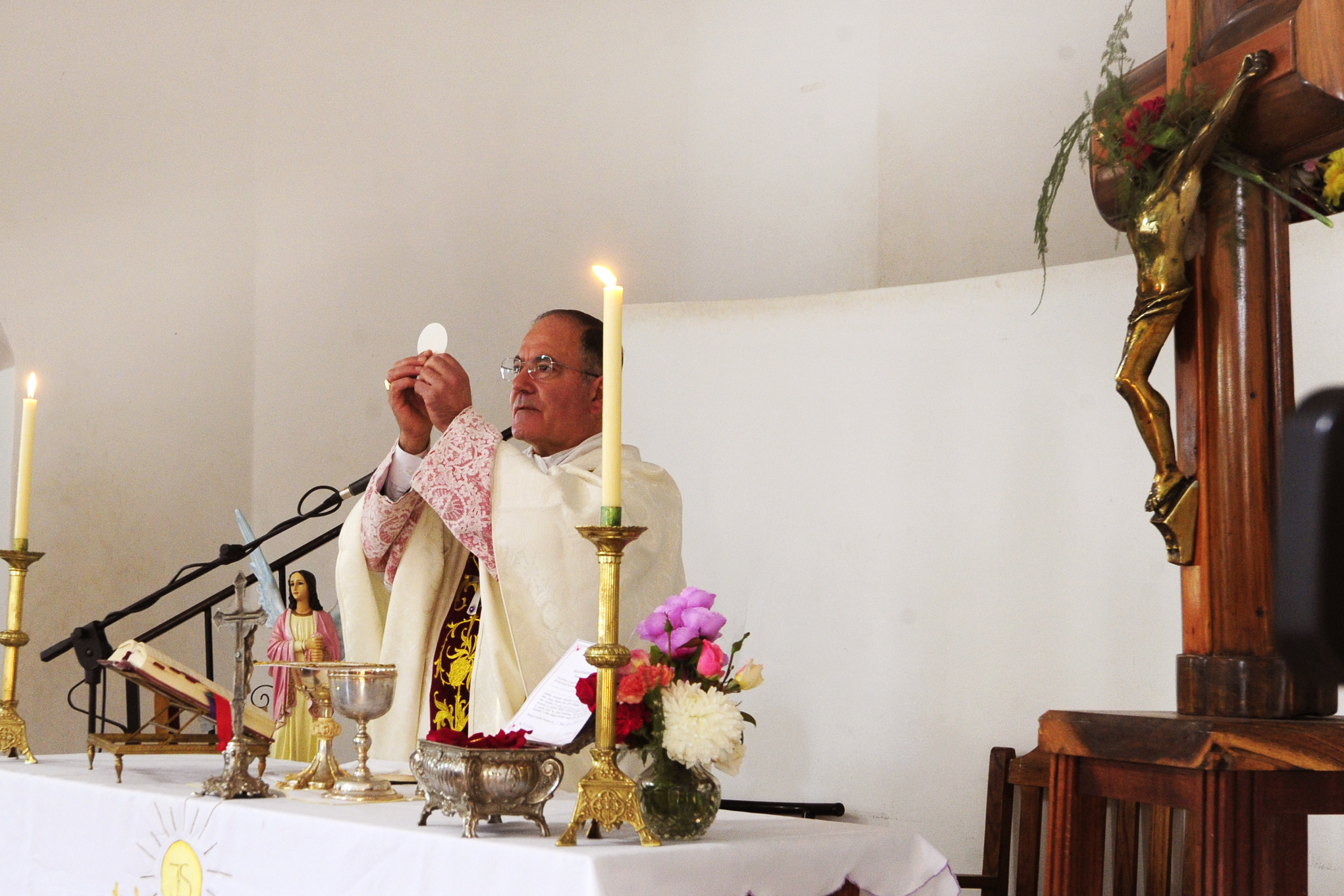 La misa fué oficiada por el Obispo de San Luis, monseñor Jorge Martínez