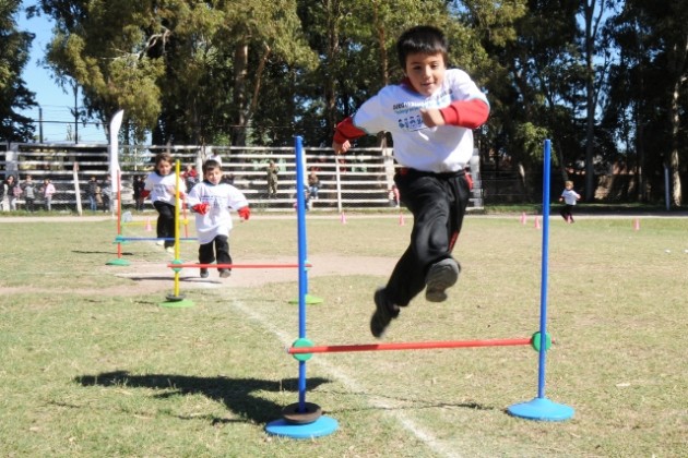 Los chicos participan en diferentes disciplinas deportivas.