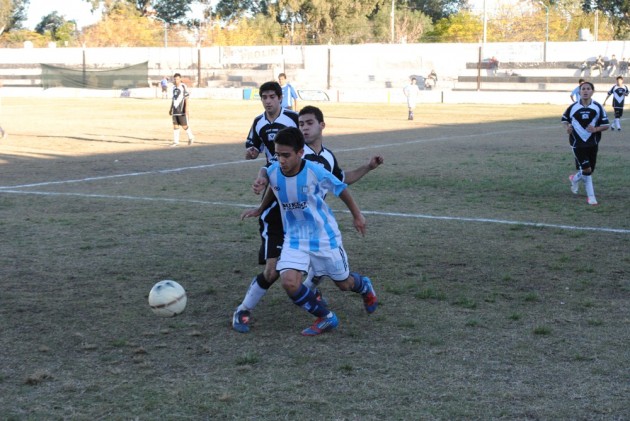 Colegiales en su triunfo ante Racing