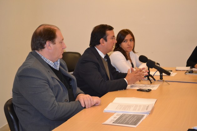 Autoridades del Programa Gobierno y Asuntos Registrales. en conferencia de prensa.