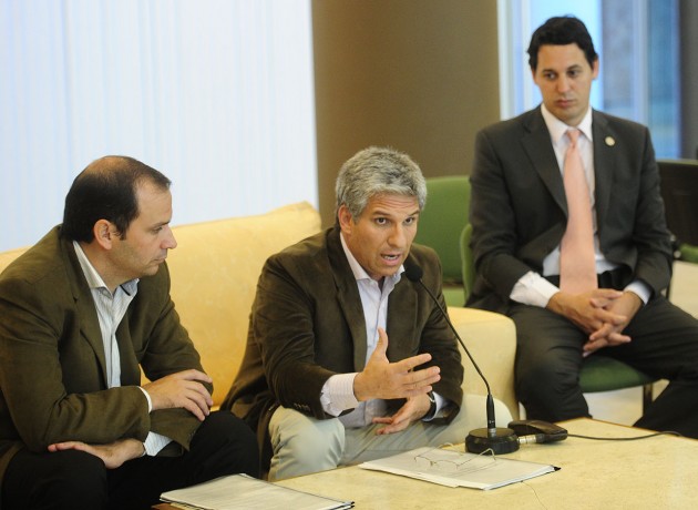el gobernador explicó el alcance de los decretos en conferencia de prensa