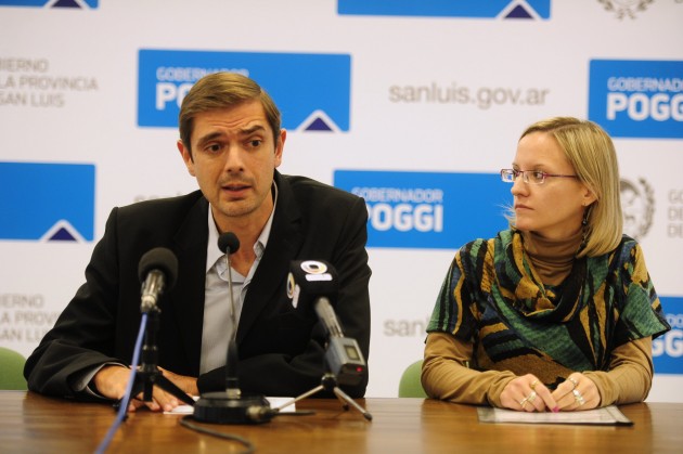 Jorge Heider, jefe del programa Biodiversidad  junto a Montserrat Bocca, asesora legal del Ministerio de Medio Ambiente.