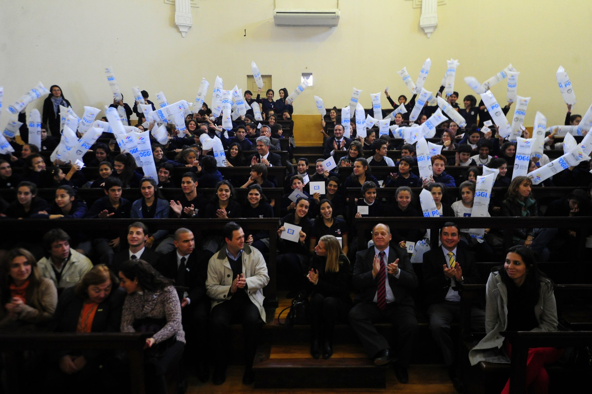 El Colegio “Juan Esteban Pedernera” se suma a la entrega de estampillas