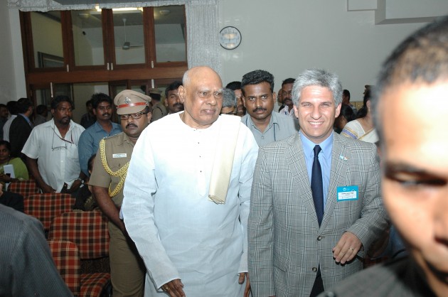 el gobernador de San Luis, Claudio Poggi, junto al gobernador de Tamil Nadu, Konijeti Rosaiah, primer mandatario de Tamil Nadu, Konijeti Rosaiah