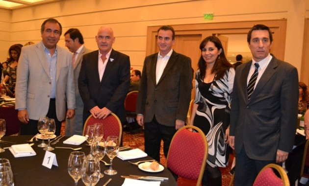 La ministra Celeste Sosa junto al ministro Meyer, el gobernador de Mendoza Francisco Pérez y los titulares de turismo de Mendoza y San Juan.