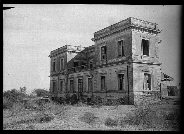 La primera estación de trenes  en Ejército De Los Andes al frente de la ex Terminal de ómnibus. Donde hoy está la UNSL. (Fuente Archivo Histórico). 