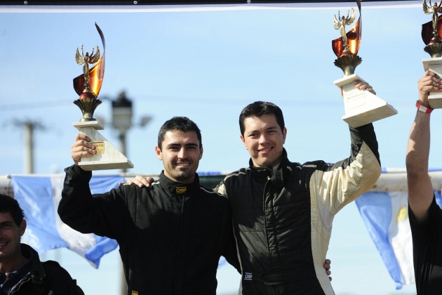 Gugliermo y el trofeo bien en alto