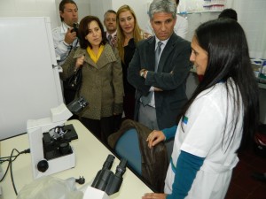 El gobernador junto a la ministra de Salud visitó el Centro de Salud de La Calera.