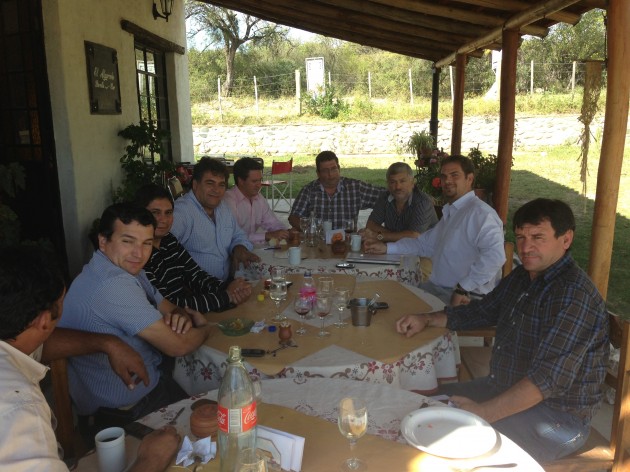 Tomasevich junto a los intendentes del departamento Ayacucho