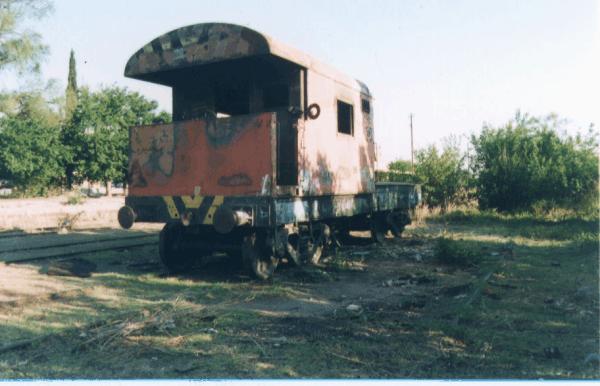 Esqueleto de un tren abandonado. 