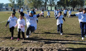 Mini hándbol, mini básquet y atletismo fueron los deportes disputados por más de 400 alumnos de escuelas de la ciudad.