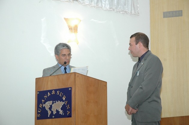El Gobernador Poggi toma juramento al Director de la Oficina Comercial de San Luis en la India