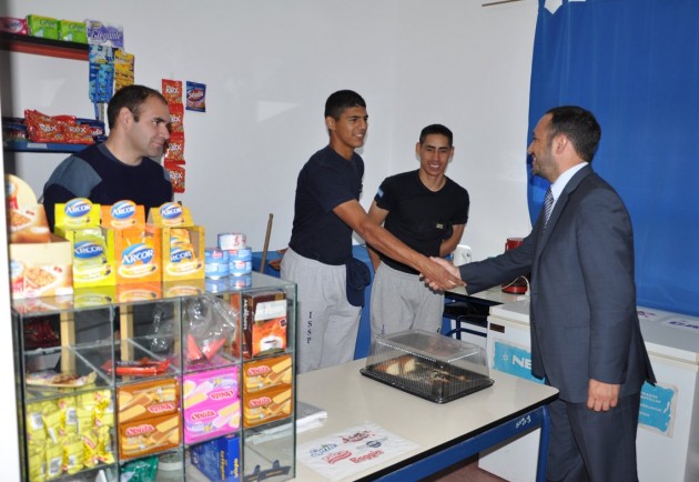 El ministro de Educación, Marcelo Sosa,durante su visita a los cadetes.