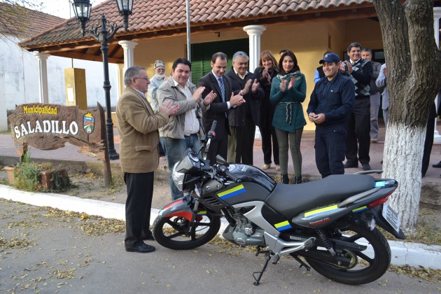 La localidad de Saladillo recibió una motocicleta.