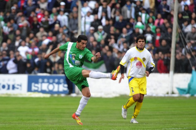 "Sapito" Quiroga y su gol que abrió el marcador.