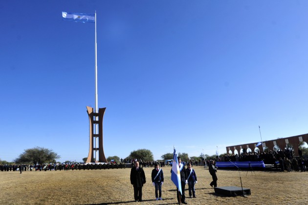 El acto se realizó este jueves en el Monumento de Reivindicación Histórica al General Manuel Belgrano. 