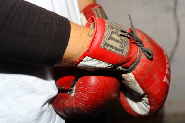 Sus guantes reflejan lo incansable de su entrenamiento