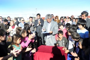 El Gobernador firmó el decreto para la construcción de una nueva escuela en La Ribera.