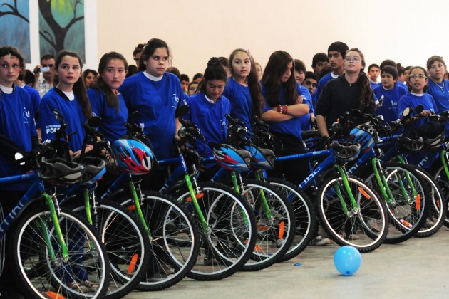 Terminó la ansiedad. Los chicos ya cuentan con sus bicis