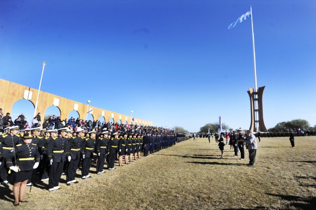 Una postal: Los cadetes, el monumento y el amor a la bandera expresado en un juramento
