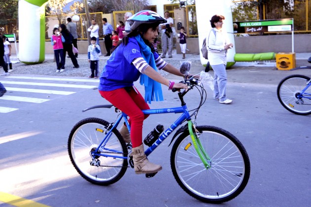 Los chicos de Los Molles disfrutan de las bicicletas