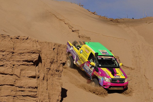 Gándara se desliza entre las dunas en el exigente Rally Dakar Series