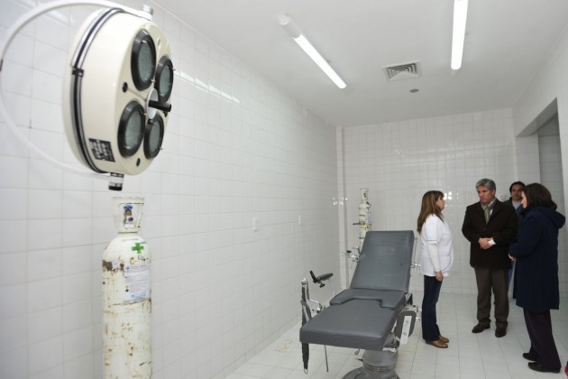 El Gobernador junto a la ministra Teresa Nigra recorrieron el Hospital junto a los directivos del mismo