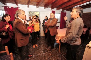 La familia Oros también recibió la visita de Poggi.